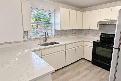 Villa ou maison à louer à Largo, Floride: 2 chambres, 79.9 m2 № 2416268 - photo 6