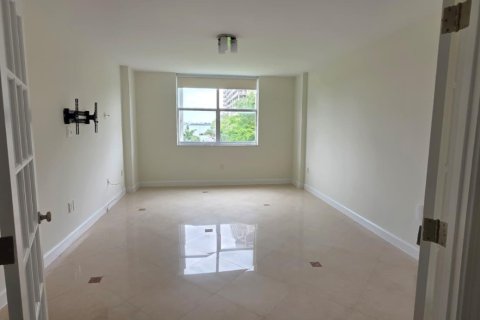 Купить кондоминиум в Майами, Флорида 3 комнаты, 155.52м2, № 2082948 - фото 11