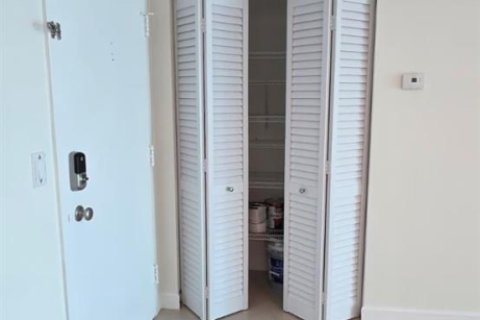Купить кондоминиум в Майами, Флорида 3 комнаты, 155.52м2, № 2082948 - фото 2