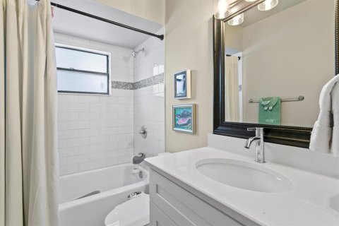 House in Temple Terrace, Florida 4 bedrooms, 185.8 sq.m. № 1680845 - photo 27