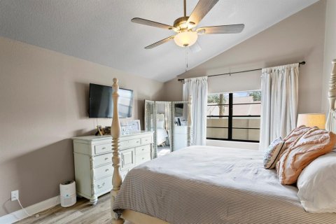 House in Temple Terrace, Florida 4 bedrooms, 185.8 sq.m. № 1680845 - photo 19