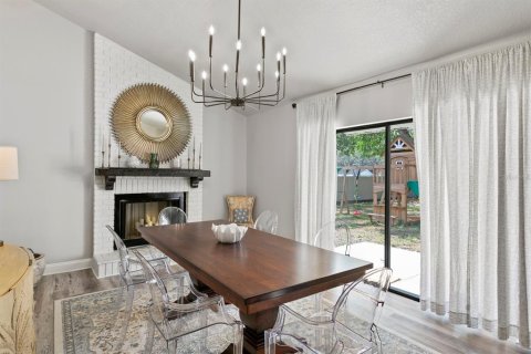 House in Temple Terrace, Florida 4 bedrooms, 185.8 sq.m. № 1680845 - photo 12