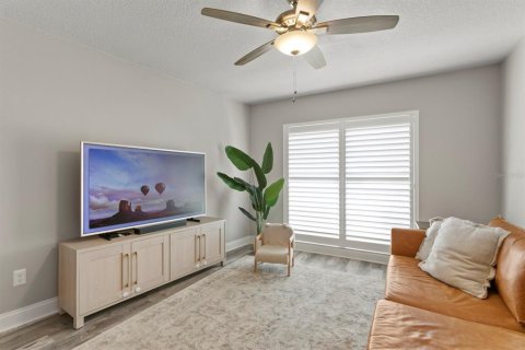 House in Temple Terrace, Florida 4 bedrooms, 185.8 sq.m. № 1680845 - photo 14