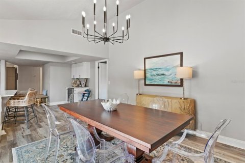 House in Temple Terrace, Florida 4 bedrooms, 185.8 sq.m. № 1680845 - photo 11