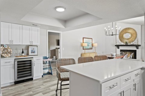 House in Temple Terrace, Florida 4 bedrooms, 185.8 sq.m. № 1680845 - photo 5