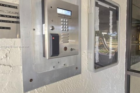 Copropriété à vendre à Lauderhill, Floride: 2 chambres, 100.8 m2 № 2035768 - photo 5