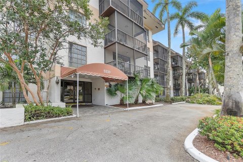 Copropriété à vendre à Lauderhill, Floride: 2 chambres, 100.8 m2 № 2035768 - photo 2