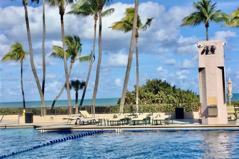 Кондоминиум с 2 спальнями в Ки-Бискейн, Флорида № 2025042