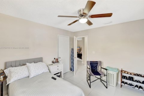 Propiedad comercial en venta en Miami, Florida, 156.08 m2 № 1727131 - foto 11