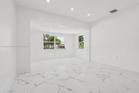 Купить виллу или дом в Форт-Лодердейл, Флорида 3 спальни, 110.93м2, № 1932092 - фото 22