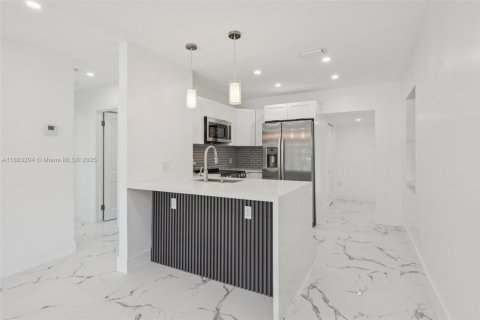 Купить виллу или дом в Форт-Лодердейл, Флорида 3 спальни, 110.93м2, № 1932092 - фото 16