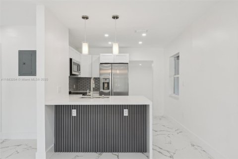 Купить виллу или дом в Форт-Лодердейл, Флорида 3 спальни, 110.93м2, № 1932092 - фото 17