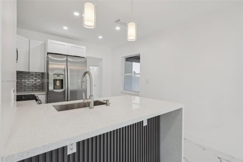 Купить виллу или дом в Форт-Лодердейл, Флорида 3 спальни, 110.93м2, № 1932092 - фото 18