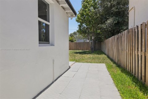 Купить виллу или дом в Форт-Лодердейл, Флорида 3 спальни, 110.93м2, № 1932092 - фото 12