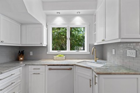 House in West Palm Beach, Florida 4 bedrooms, 229.38 sq.m. № 2158402 - photo 14