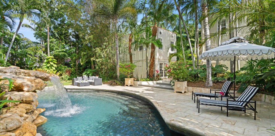 House in West Palm Beach, Florida 4 bedrooms, 229.38 sq.m. № 2158402