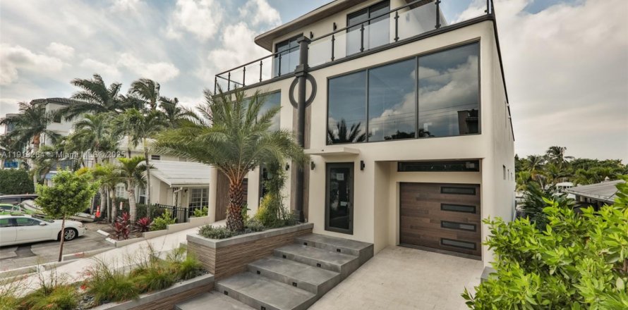 House in Fort Lauderdale, Florida 4 bedrooms, 315.4 sq.m. № 2015652