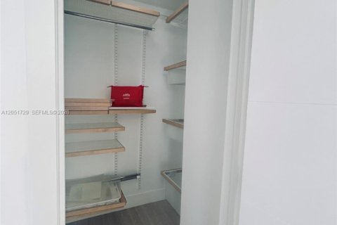 Condo in Miami Beach, Florida, 1 bedroom № 2264845 - photo 28