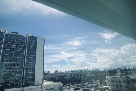 Condo in Miami Beach, Florida, 1 bedroom № 2264845 - photo 21