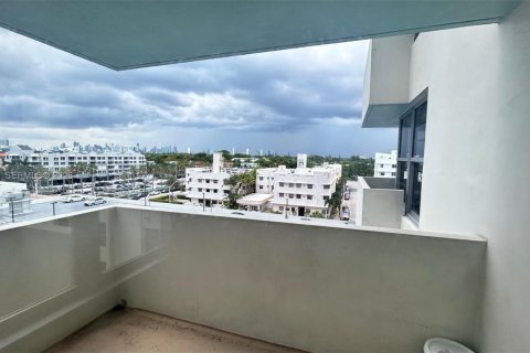 Condo in Miami Beach, Florida, 1 bedroom № 2264845 - photo 15