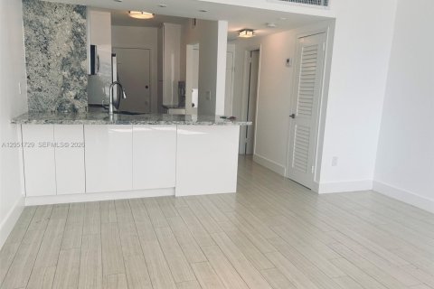 Condo in Miami Beach, Florida, 1 bedroom № 2264845 - photo 22