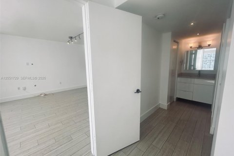 Condo in Miami Beach, Florida, 1 bedroom № 2264845 - photo 29