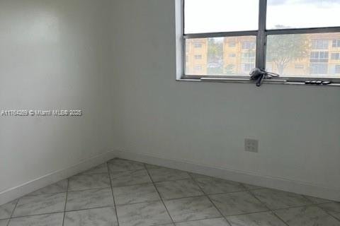 Condo in Sunrise, Florida, 2 bedrooms  № 1863029 - photo 13