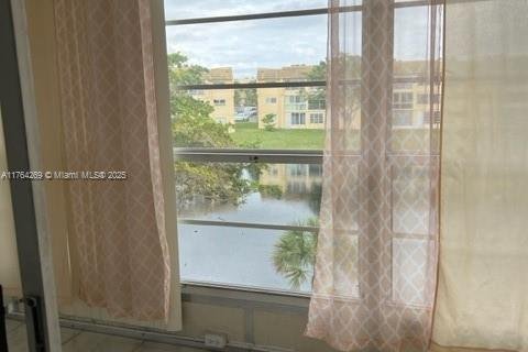Condo in Sunrise, Florida, 2 bedrooms  № 1863029 - photo 14