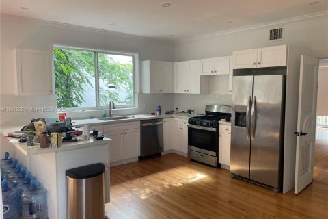 Propiedad comercial en venta en Miami Beach, Florida, 498.51 m2 № 2054680 - foto 25