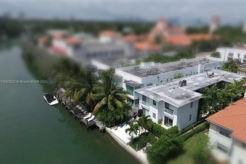 Propiedad comercial en venta en Miami Beach, Florida, 498.51 m2 № 2054680 - foto 2