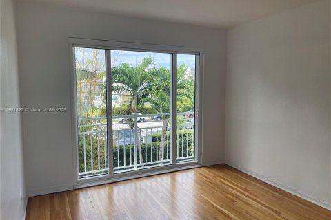 Propiedad comercial en venta en Miami Beach, Florida, 498.51 m2 № 2054680 - foto 21