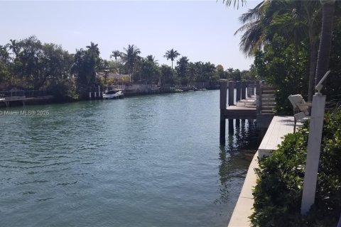 Propiedad comercial en venta en Miami Beach, Florida, 498.51 m2 № 2054680 - foto 14
