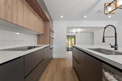 House in Fort Lauderdale, Florida 3 bedrooms, 144.74 sq.m. № 2034802 - photo 4