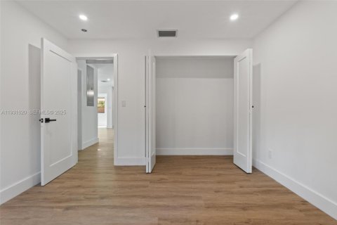 House in Fort Lauderdale, Florida 3 bedrooms, 144.74 sq.m. № 2034802 - photo 18