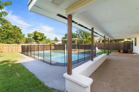 House in Fort Lauderdale, Florida 3 bedrooms, 144.74 sq.m. № 2034802 - photo 12