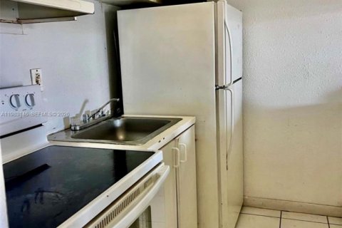 Снять в аренду кондоминиум в Майами-Гарденс, Флорида 40.88м2, № 2049967 - фото 4