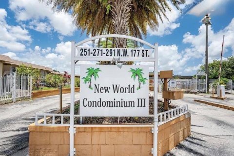 Студия в кондо в Майами-Гарденс, Флорида № 2049967