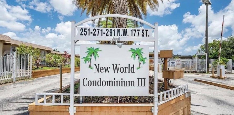 Студия в кондо в Майами-Гарденс, Флорида № 2049967