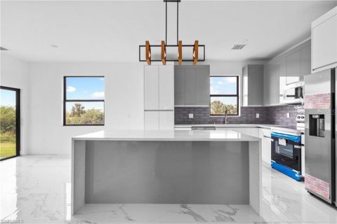 Купить виллу или дом в Кейп-Корал, Флорида 5 комнат, 175.31м2, № 2234996 - фото 11