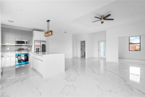 Купить виллу или дом в Кейп-Корал, Флорида 5 комнат, 175.31м2, № 2234996 - фото 3