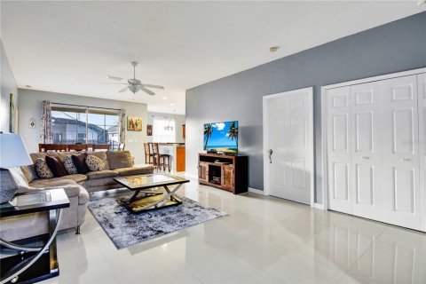 Casa en venta en Kissimmee, Florida, 4 dormitorios, 167.97 m2 № 2354733 - foto 4
