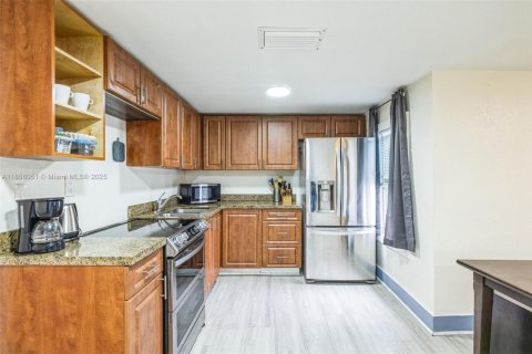 Casa en venta en Miami, Florida, 2 dormitorios, 77.76 m2 № 1882253 - foto 3
