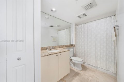 Condo in Fort Lauderdale, Florida, 2 bedrooms  № 2004262 - photo 13