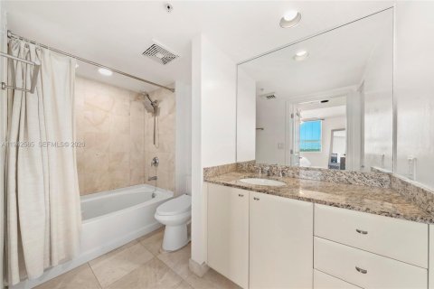 Condo in Fort Lauderdale, Florida, 2 bedrooms  № 2004262 - photo 12