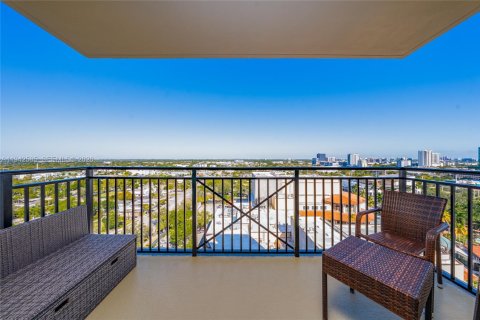 Condo in Fort Lauderdale, Florida, 2 bedrooms  № 2004262 - photo 15