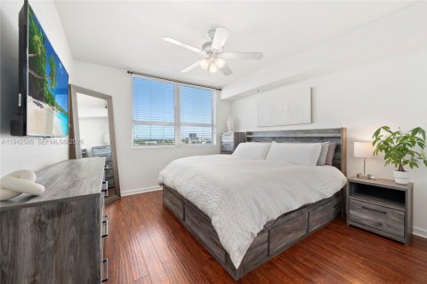 Condo in Fort Lauderdale, Florida, 2 bedrooms  № 2004262 - photo 10