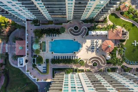 Condo in Fort Lauderdale, Florida, 2 bedrooms  № 2004262 - photo 25