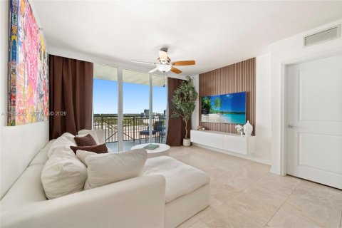 Condo in Fort Lauderdale, Florida, 2 bedrooms  № 2004262 - photo 3