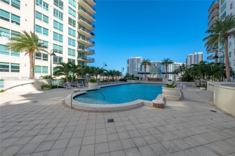 Condo in Fort Lauderdale, Florida, 2 bedrooms  № 2004262 - photo 26