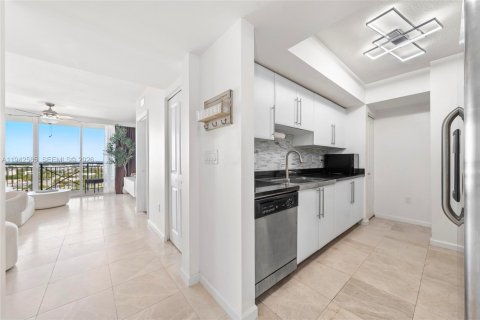 Condo in Fort Lauderdale, Florida, 2 bedrooms  № 2004262 - photo 9